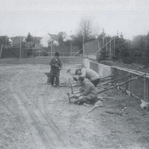 Bau der Tennisplätze auf dem Gelände des SCI
